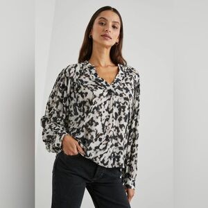 Rails Fable Top Size Large In Blurred Cheetah Animal Print Rayon Flowy